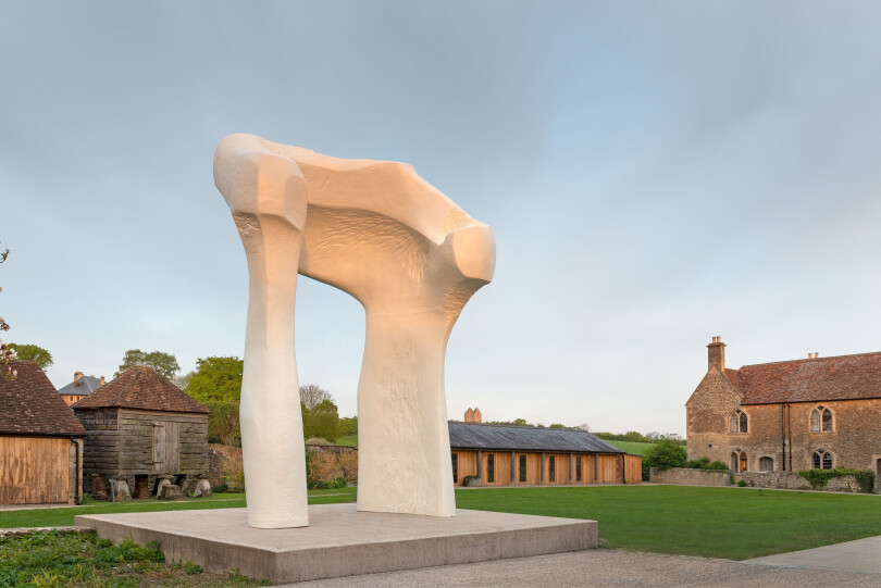 Plus il avançait en âge, plus Henry Moore produisait des œuvres monumentales, à l’image de The Arch en 1963.